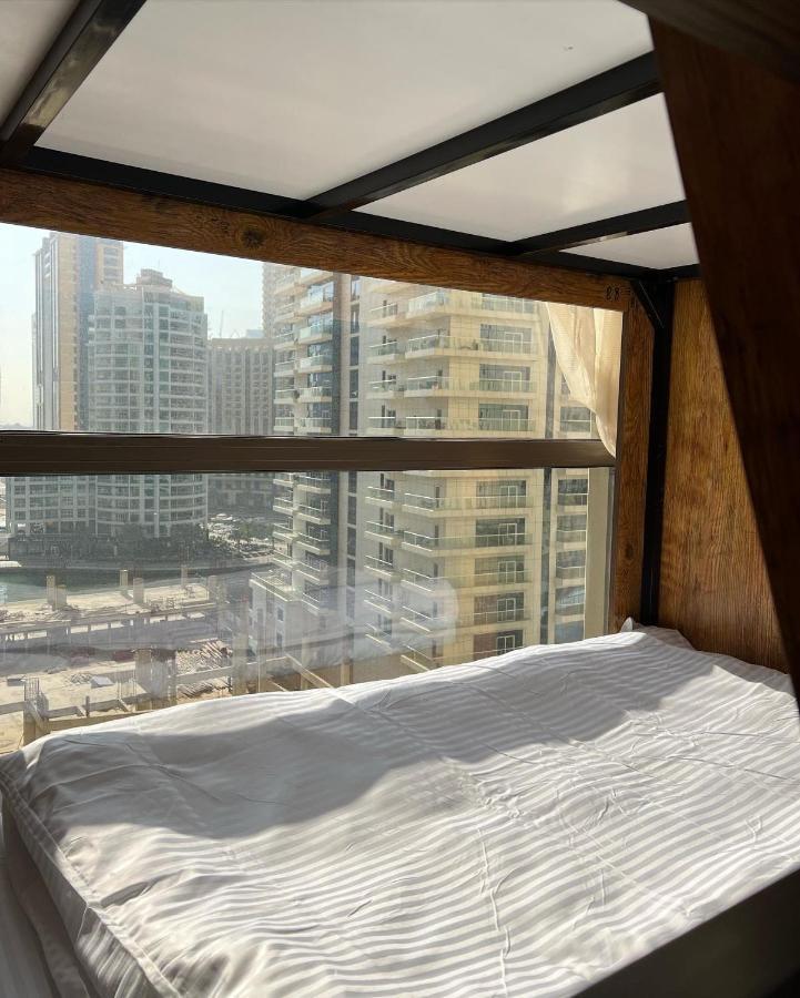 Lunar Hostel Plus Dubai Eksteriør billede