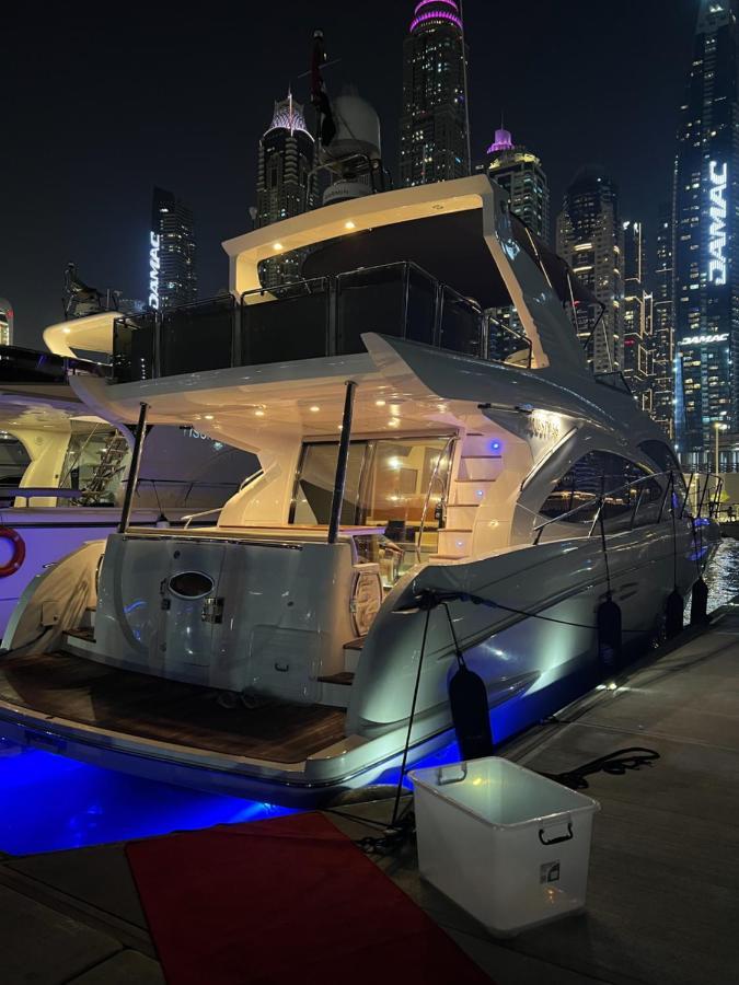 Lunar Hostel Plus Dubai Eksteriør billede