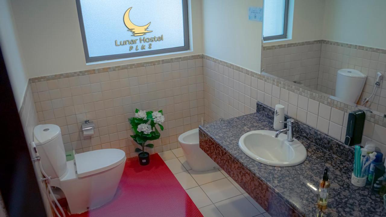 Lunar Hostel Plus Dubai Eksteriør billede