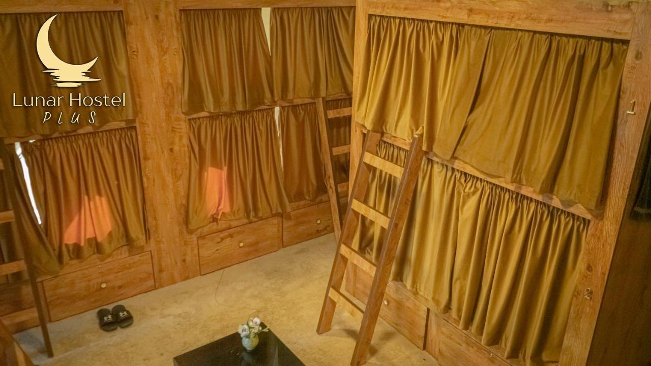 Lunar Hostel Plus Dubai Eksteriør billede