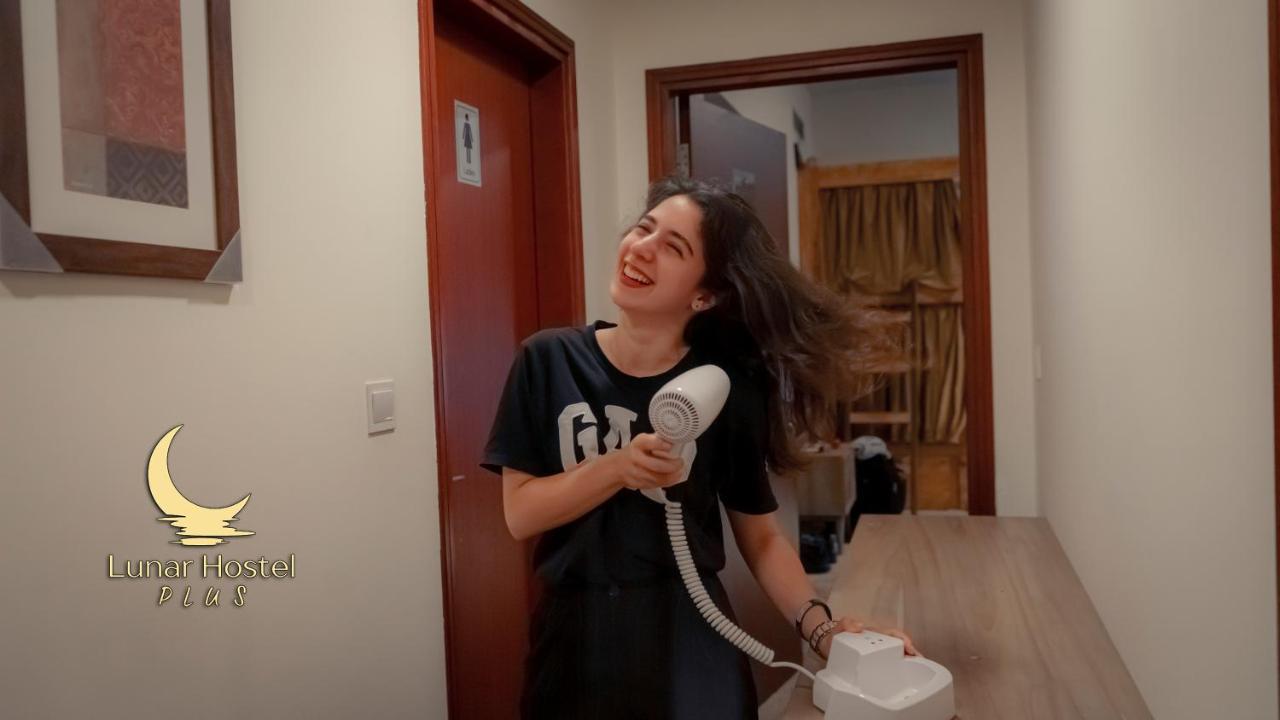 Lunar Hostel Plus Dubai Eksteriør billede