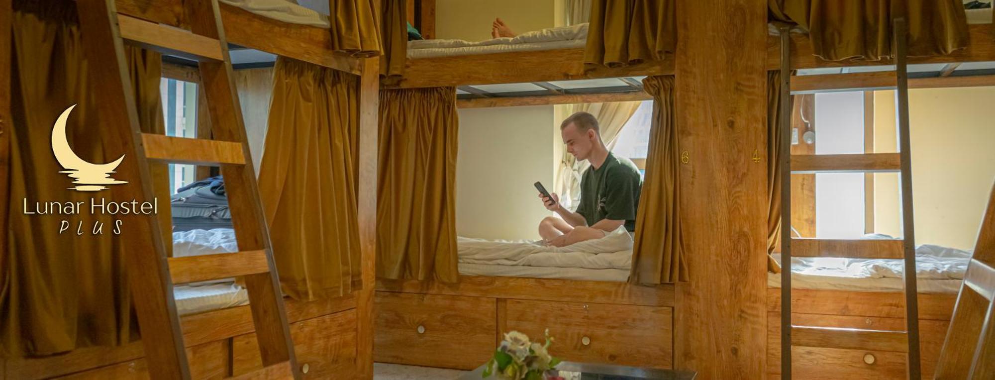 Lunar Hostel Plus Dubai Eksteriør billede