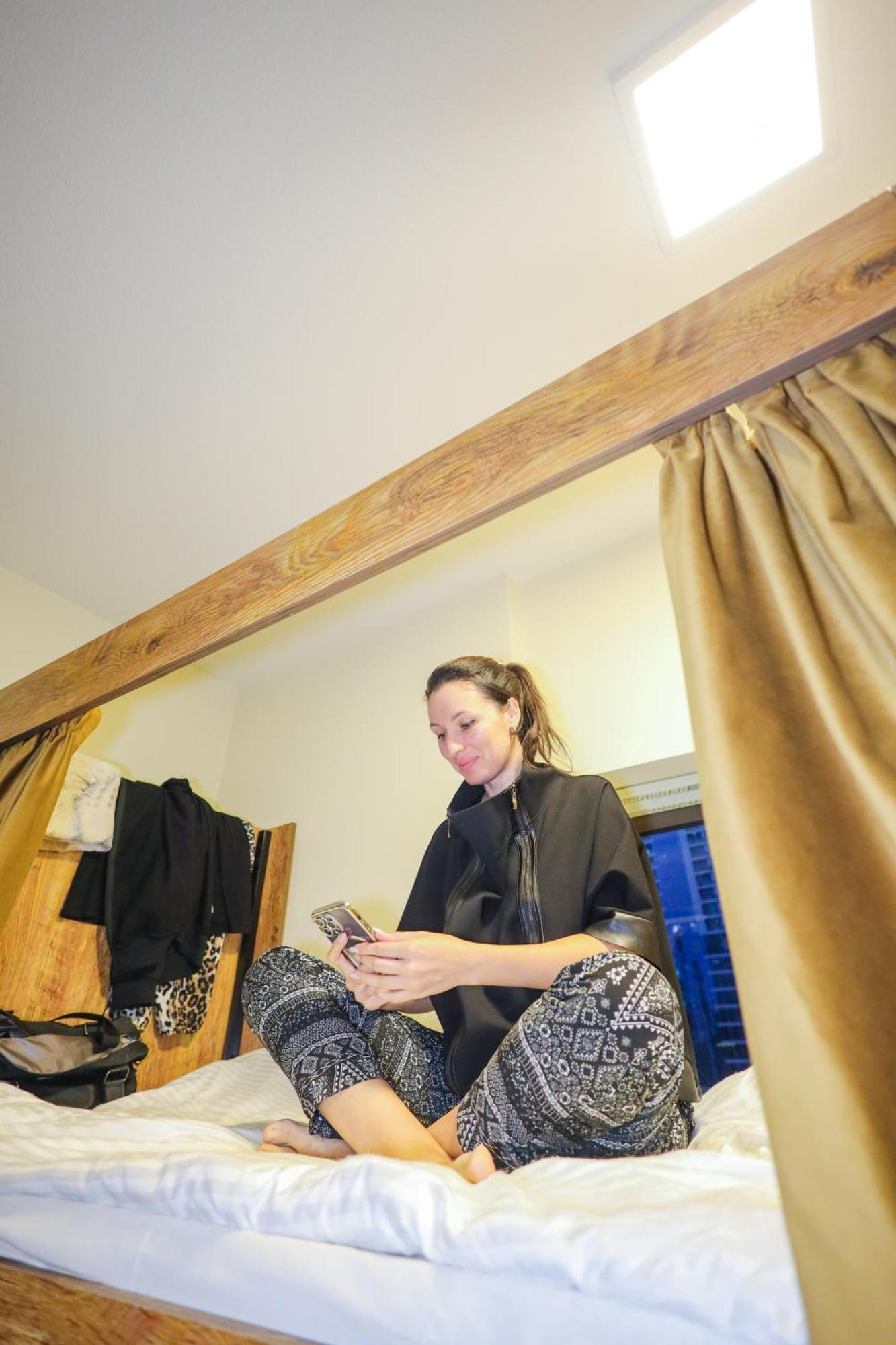 Lunar Hostel Plus Dubai Eksteriør billede
