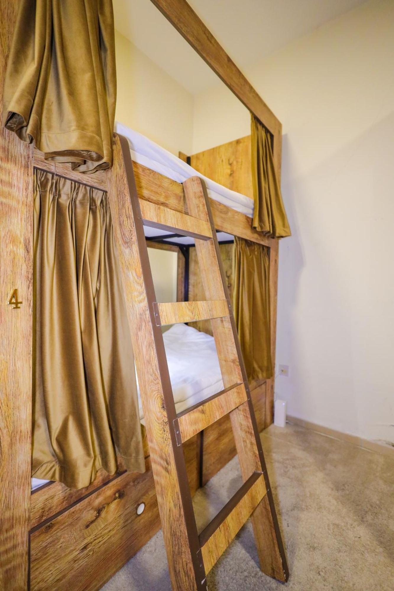 Lunar Hostel Plus Dubai Eksteriør billede