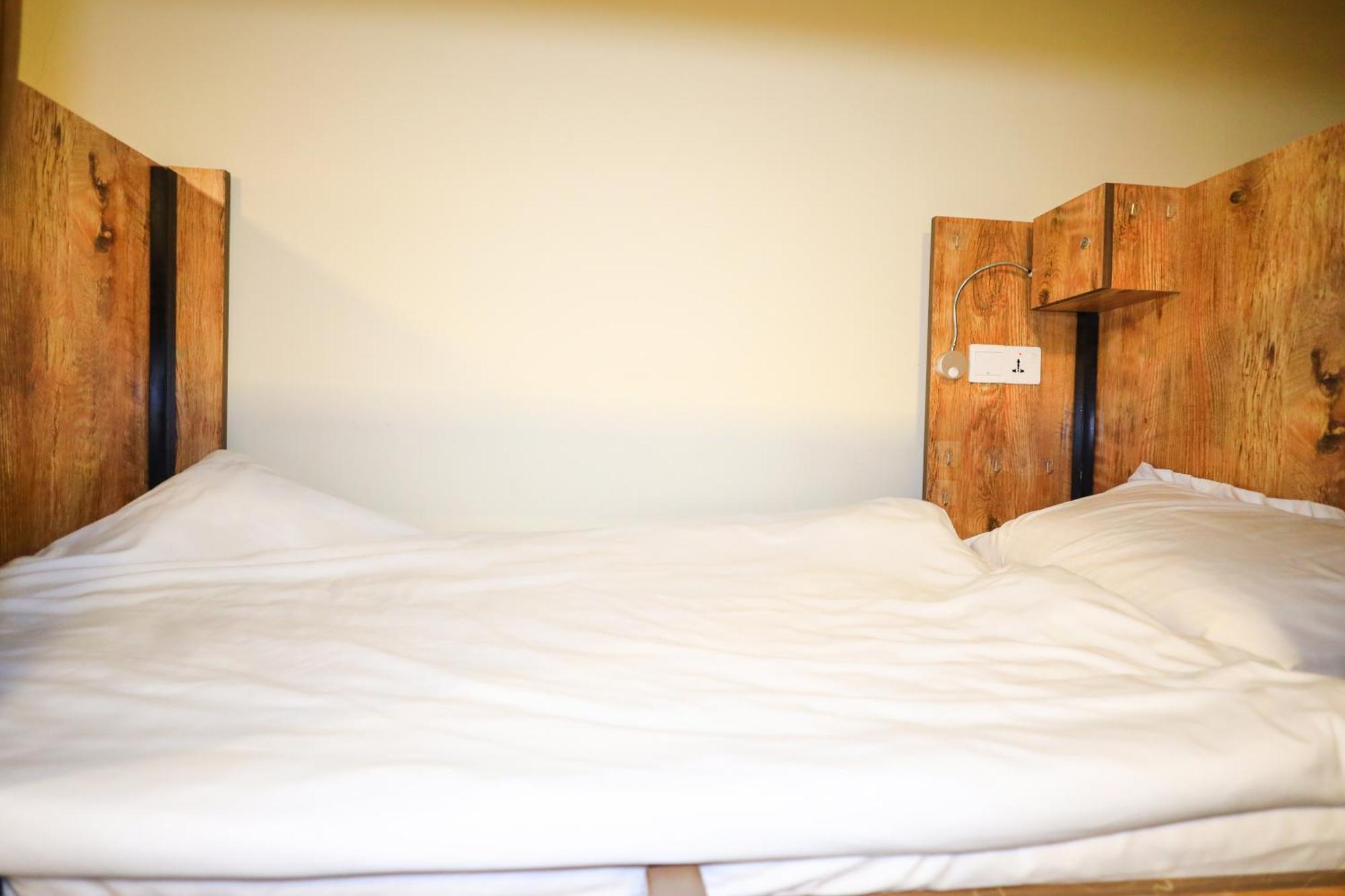 Lunar Hostel Plus Dubai Eksteriør billede